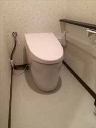 タンクレスでスッキリトイレに